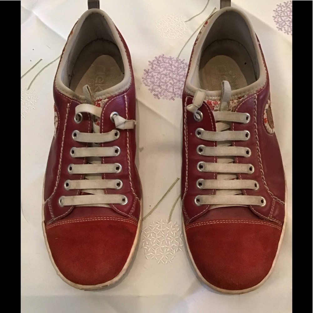 Womens Rieker walking shoe